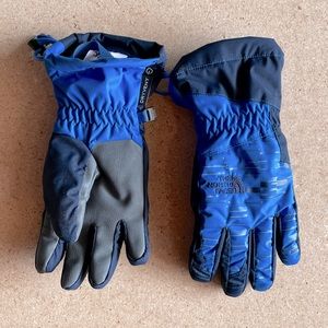 Brand new The North Face youth Montana Dryvent E -Tip gloves - Medium